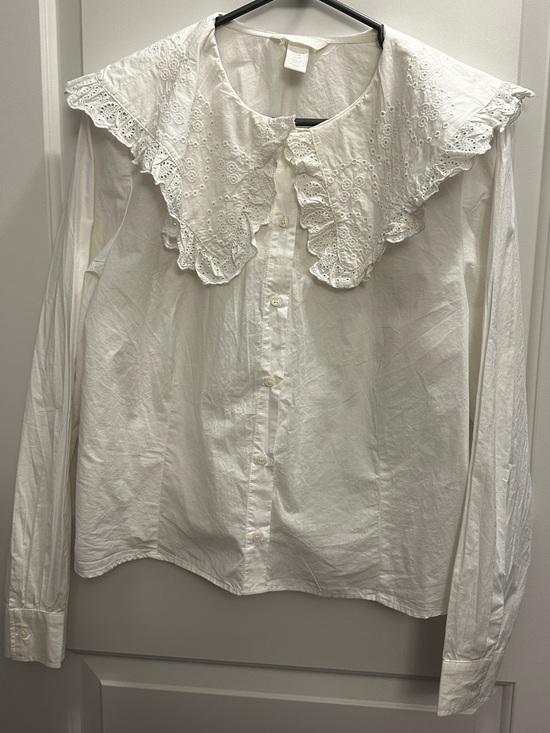 H&M Tops - H&M White Eyelet Collar Button-Down Blouse